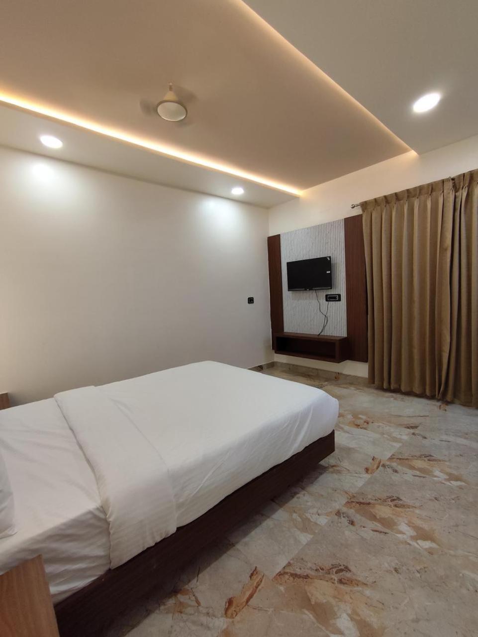 Sree Mahalakshmi Residency By K Hotels Virudunagar Bagian luar foto