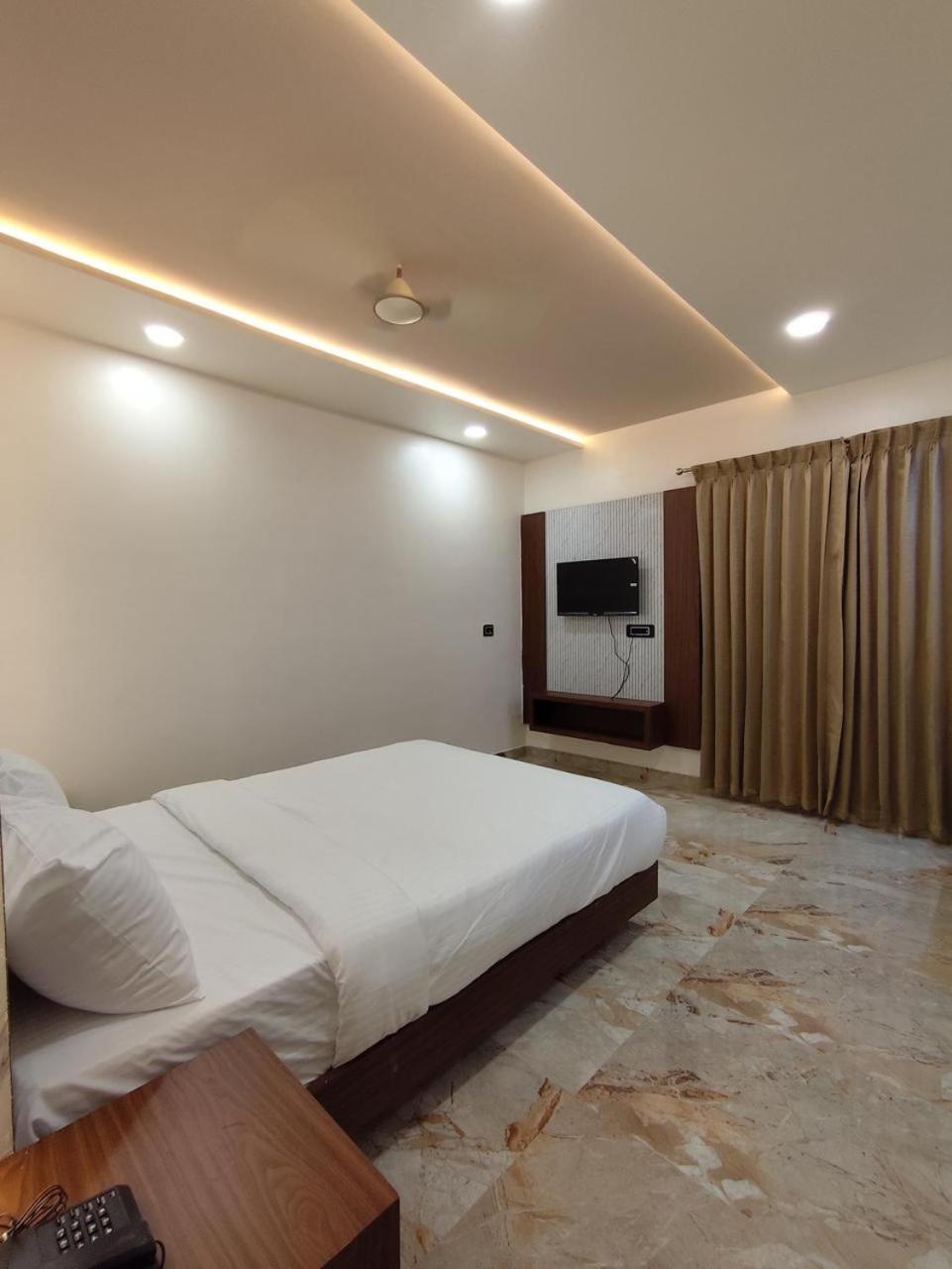 Sree Mahalakshmi Residency By K Hotels Virudunagar Bagian luar foto